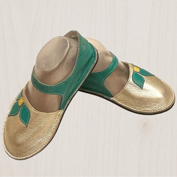 Softstar Merry Jane SIZE 6 WIDE Metallic Gold /Turquoise Leather Minimalist Shoe - Picture 2 of 12